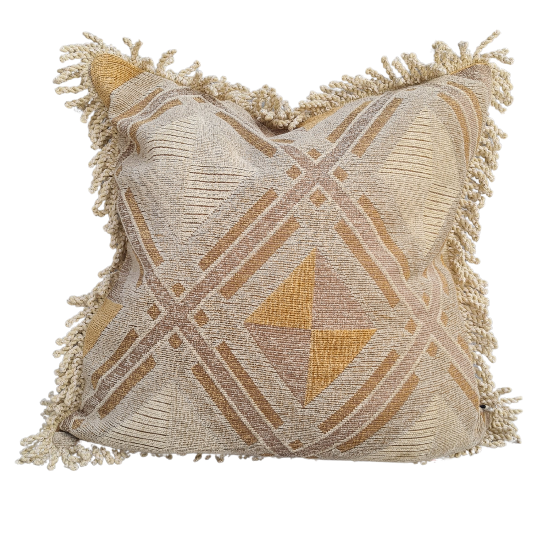 COJÍN  | Tapiz rombos ocres / 2 lados flecos beige dorado 60 X 60 CM